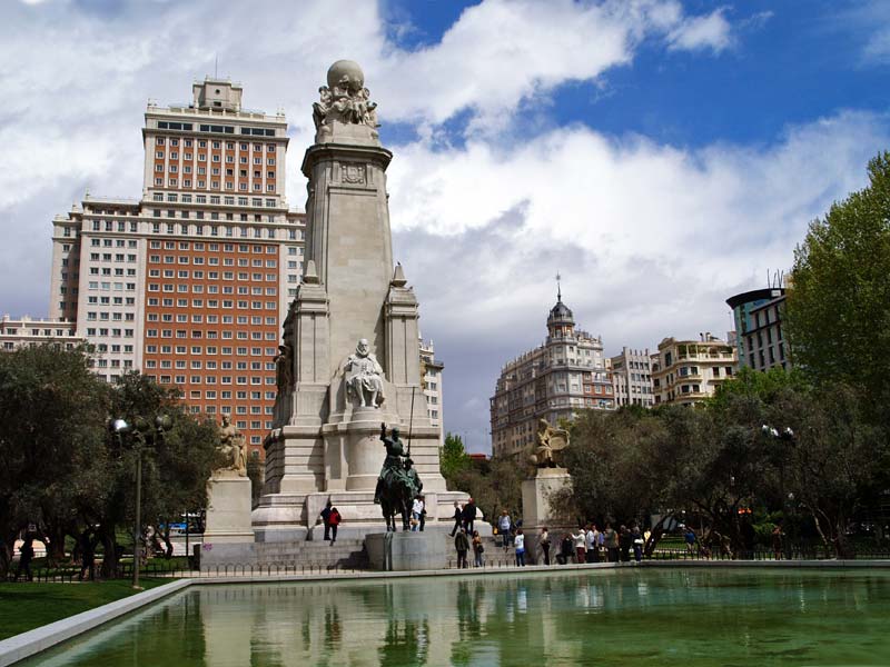 Глазами очевидцев: памятник Сервантесу. Приехали в Мадрид