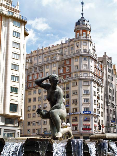 Глазами очевидцев: фонтан на площади Сибелес. Приехали в Мадрид