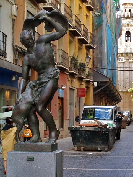 Глазами очевидцев: скульптура на улице. Сарагоса