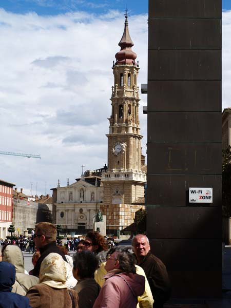 Глазами очевидцев: на площади перед собором. Сарагоса